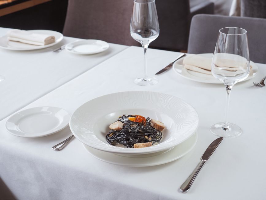 Exterior and dining ambience at Il Paradiso Del Cibo